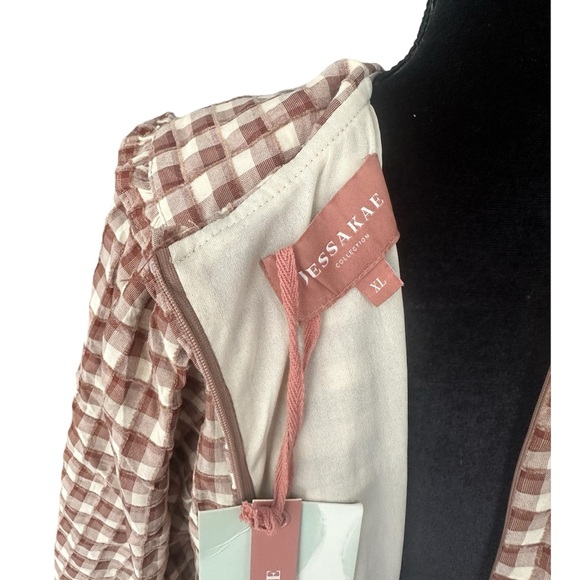 Chic Plaid Dress with Wide-Brim Hat - Picture 5 of 5